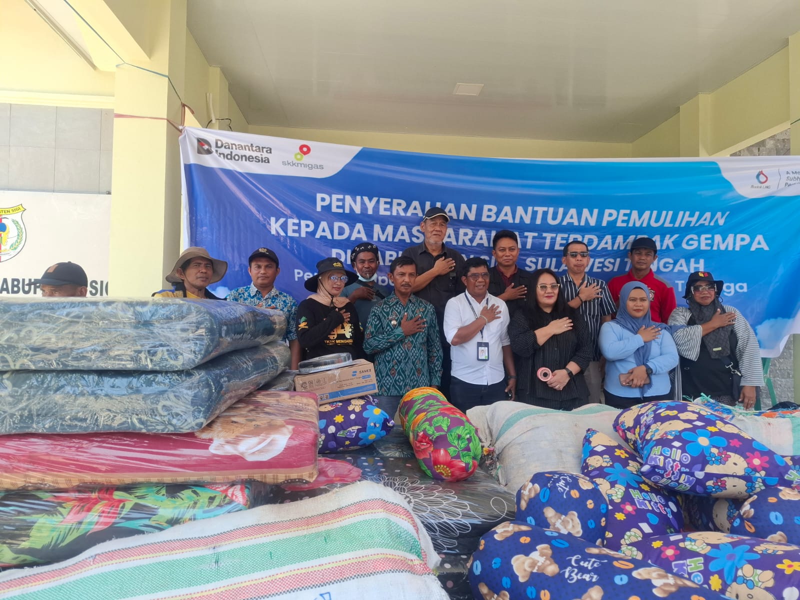 Badak LNG Salurkan Dukungan Perlengkapan Sekolah dan Rumah Tangga untuk Masyarakat Terdampak Gempa di Sigi